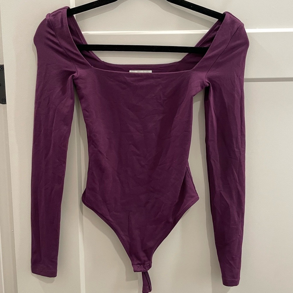 ARITZIA Contour square neck long sleeve bodysuit